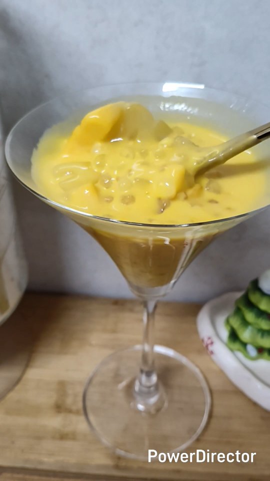 Mango Sago : I don't know why I've only recently discovered this combination but I absolutely love it now. 
Cooked sago, mixed with mango pulp, condensed milk, tender coconut water, coconut milk. I added some chopped mango and tender coconut, and ice apples because, why not.
Measure everything with your heart and enjoy it while the mango season lasts. 
#mangoes #mangoseason🍋❤️ #fruits #fruitdessert #coconut #coconutmilk #tendercoconut #iceapples #sago #mangosagodessert #easydessert #bakingwithrona
#foodreels