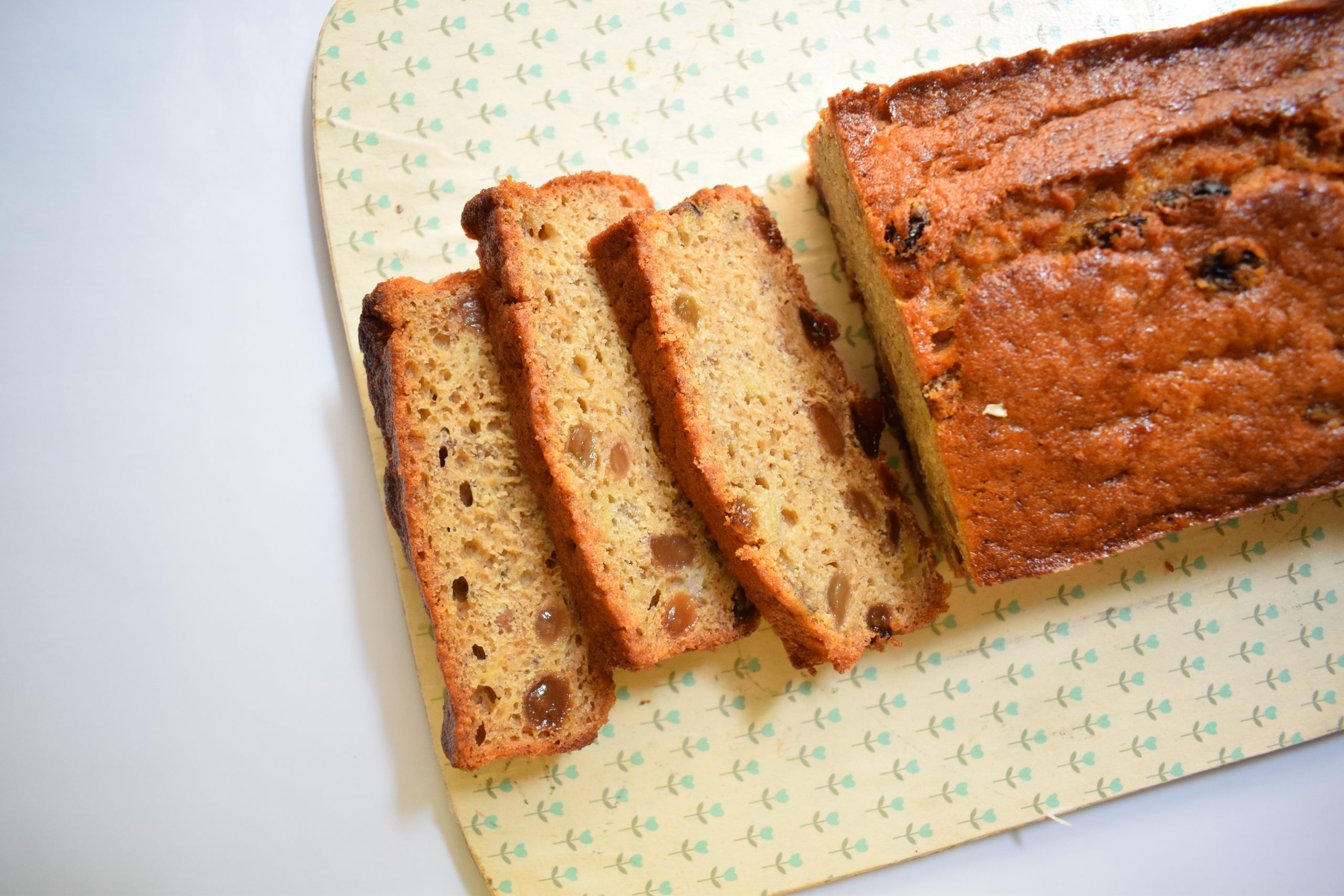 This moist banana walnut bread is loaded with crunchy toasted walnuts and  rum-infused raisins.… | Banana walnut bread, Raisin recipes, Banana  chocolate chip muffins